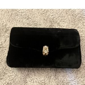 VINTAGE BLACK VELVET GARAY CLUTCH WITH GOLD TONE RHINESTONE CLASP